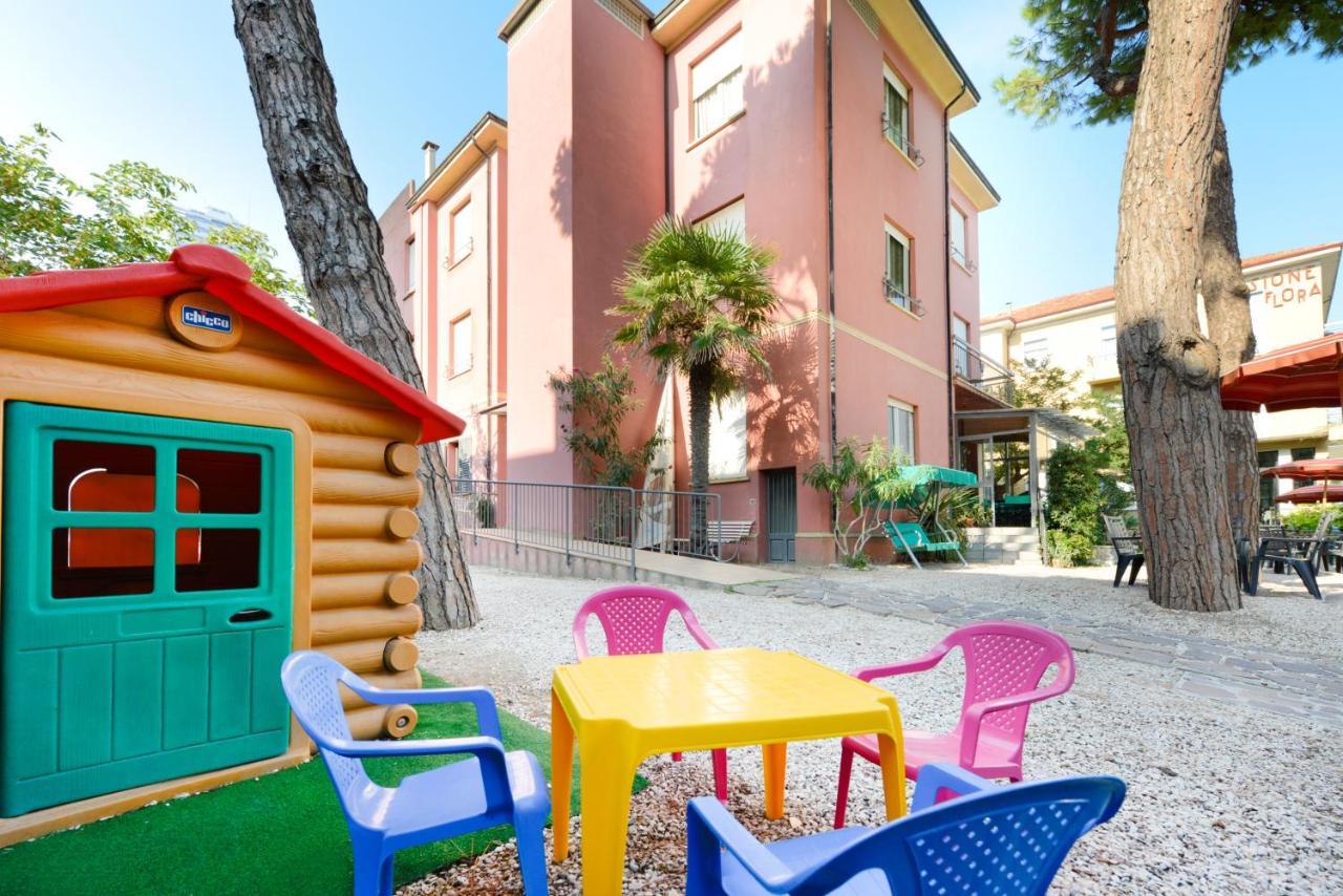 Hotel Flora Capri Cesenatico Exterior photo